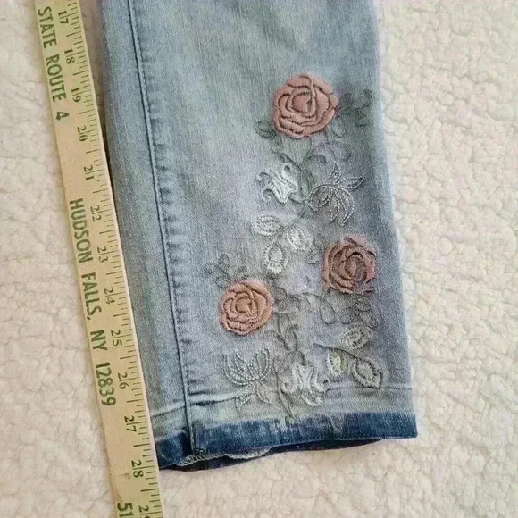 Monroe & Main Jeans Womens 12 Embroidered Floral Boho Raw Hem - Picture 5 of 16